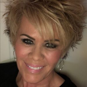 Meet your Posher, Carla